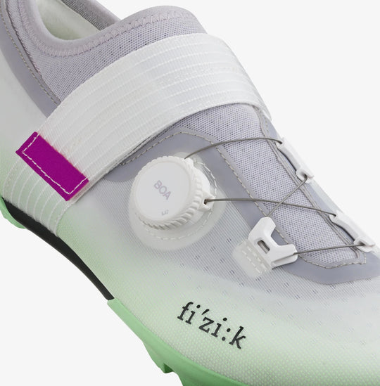 FIZIK Vento Ferox Carbon 2 Light grey/Mint Zapatillas Ciclismo Gravel/MTB - La Cumbre